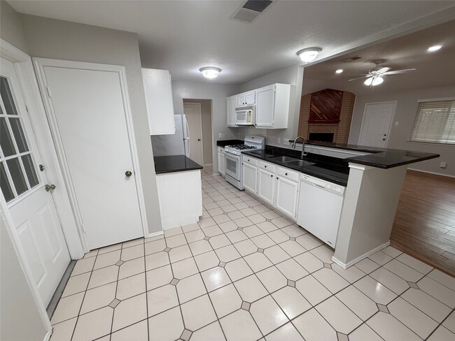 Foto del edificio - 13414 Wells River Dr