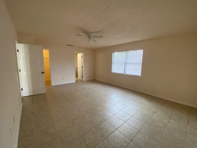 Foto del edificio - 19 Woodstone Ln