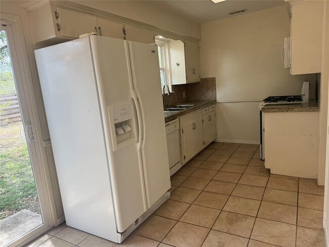 Foto del edificio - 8017 Tisdale Dr