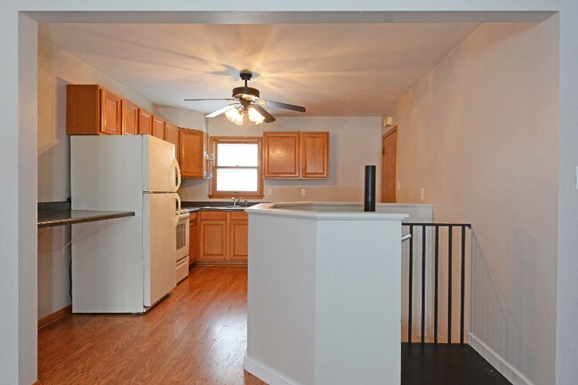 Foto del edificio - 305 Burke Ave W