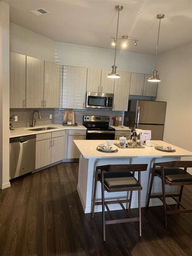 Foto del edificio - 5030 Lakewalk Dr