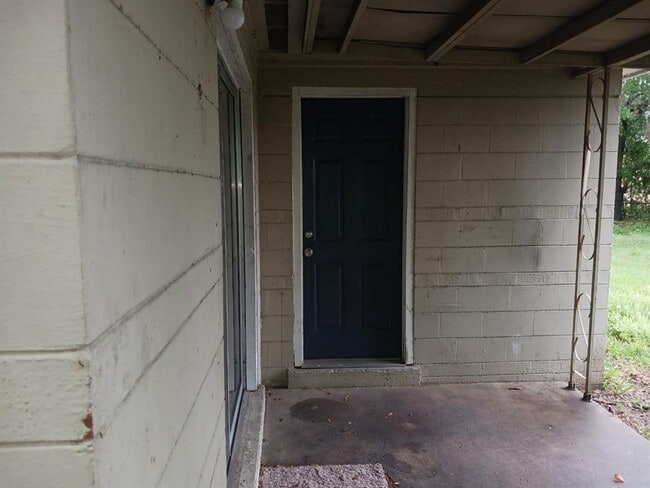 Building Photo - 230 Lee Dr