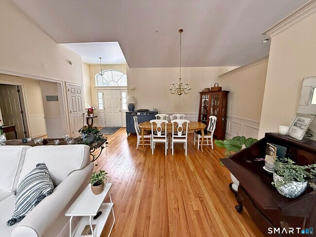 Building Photo - 490 Wolf Run