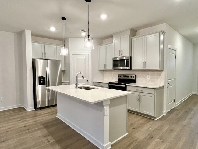 Building Photo - 7148 Cedarcrest Ct