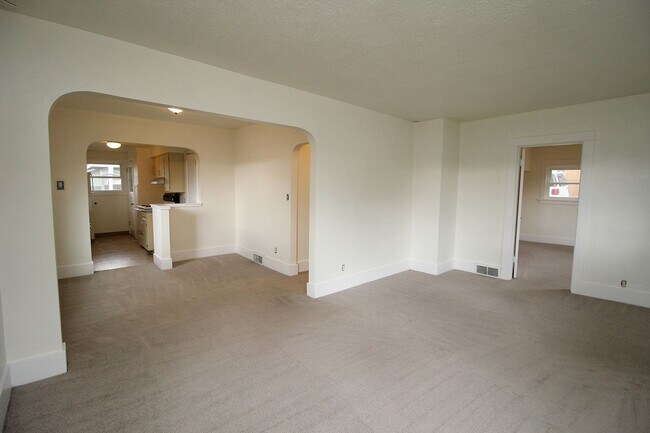 Foto del edificio - Freshly Updated 2 Bedroom Parkrose Bungalow