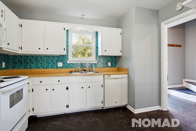 Building Photo - 2 Bedroom Townhome in Nashville