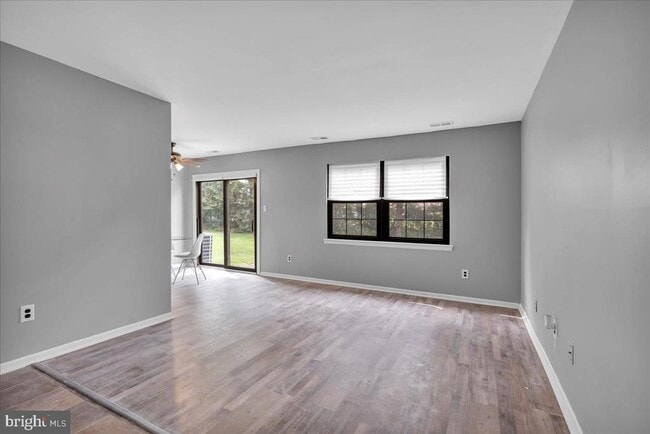 Building Photo - 422B Willow Turn