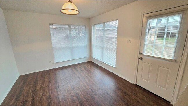 Foto del edificio - 2817 Island Wren Dr