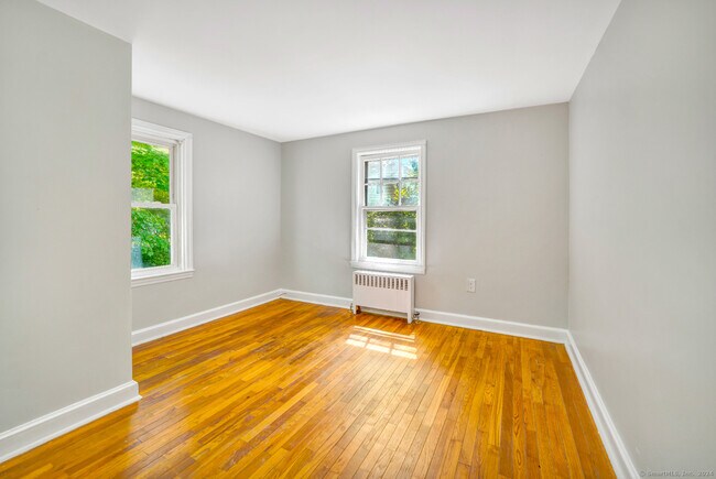 Foto del edificio - 236 Winsted Rd