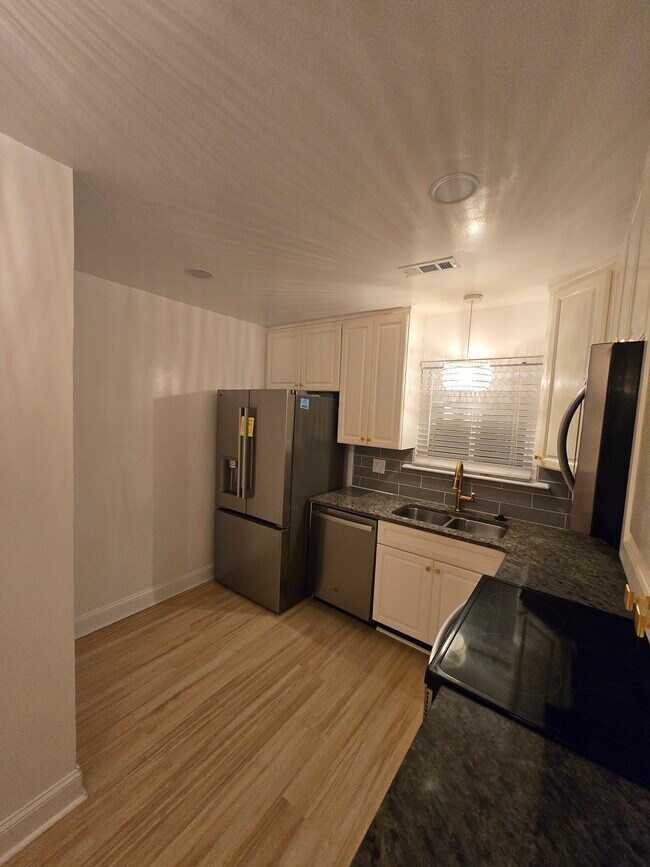 Building Photo - 2515 Arkansas Ave