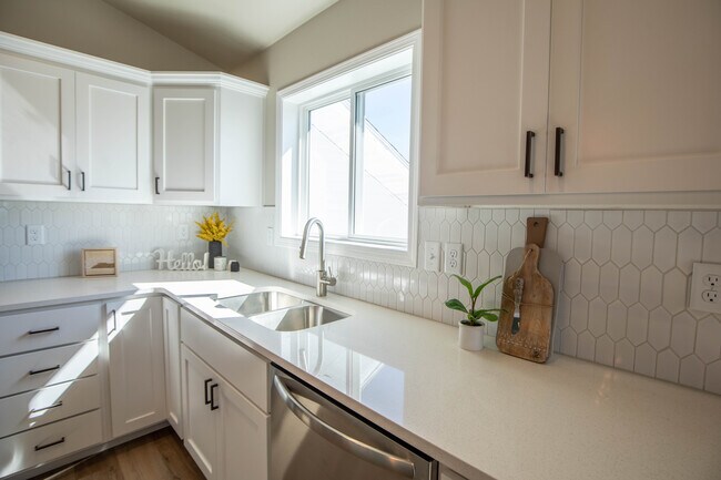 Foto del edificio - 1166 Highland Ln W