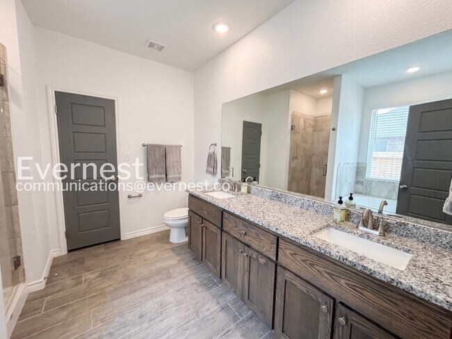 Foto del edificio - 2215 Hornbeam St