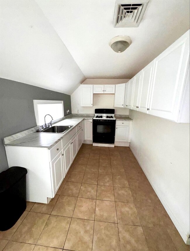 Building Photo - 955 NY-52