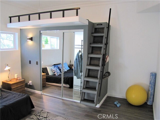 Foto del edificio - 5809 Irving Ave