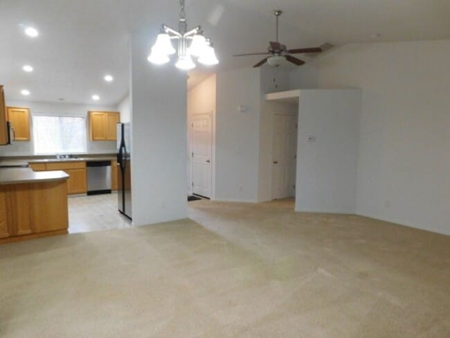 Building Photo - 3Bd/2Ba Single Story Home - Available Soon!
