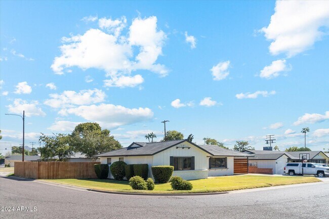 Foto del edificio - 1455 E Tuckey Ln
