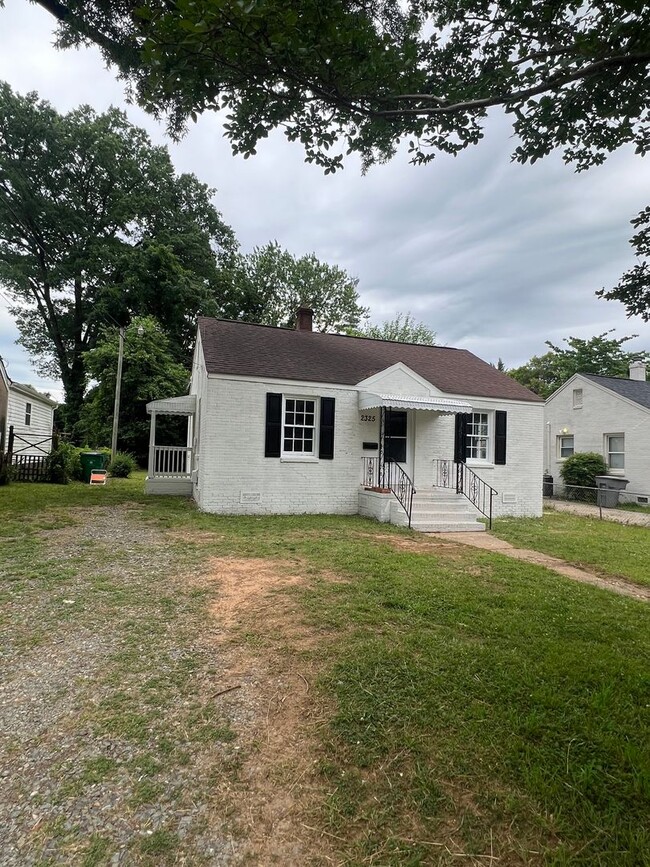 Foto del edificio - Two bedroom one bath