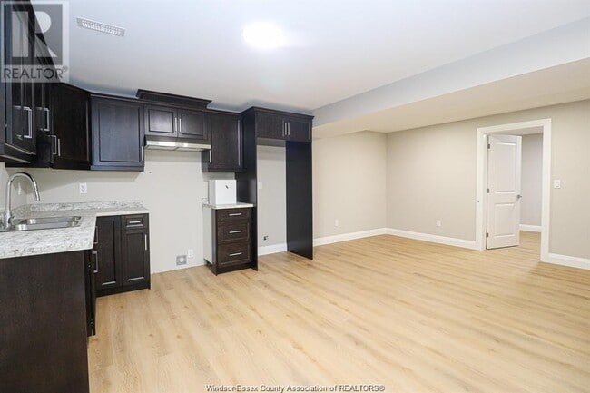 Building Photo - 559 Keil Trail N