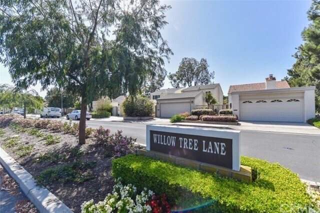 Building Photo - 4 Willow Tree Ln