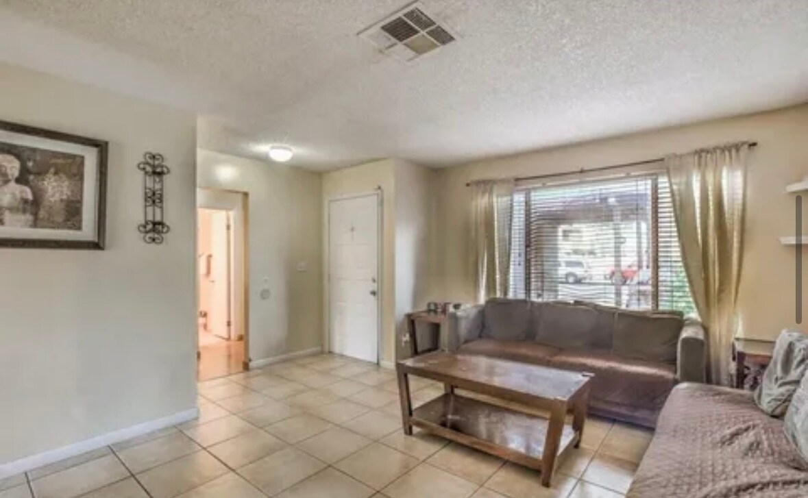 Foto del edificio - 5538 Blue Sea St