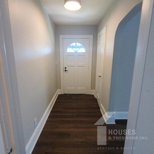 Photo - 8 Dargan St House