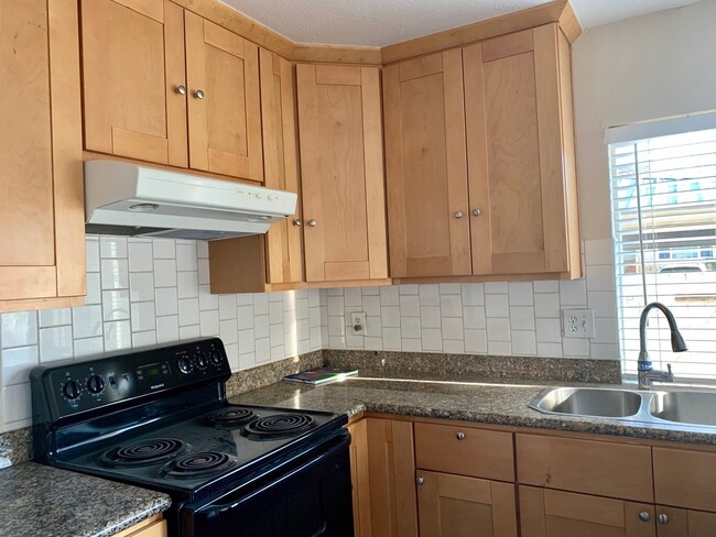 Building Photo - Remodeled 4 bedroom end unit townhouse