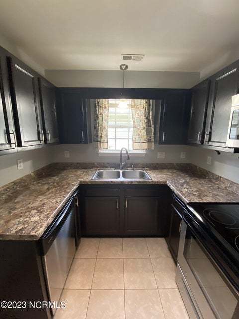 Building Photo - Beautiful 3 Bedroom, 2 Bath Home-3016 E. W...