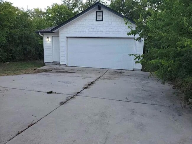 Photo - 203 E Pecan Street Unit B House