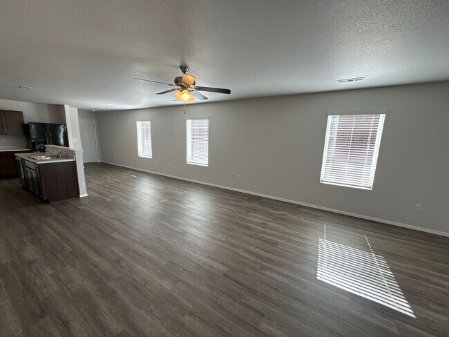 Building Photo - Three Bedroom | Two Bath Home in Barberry Court