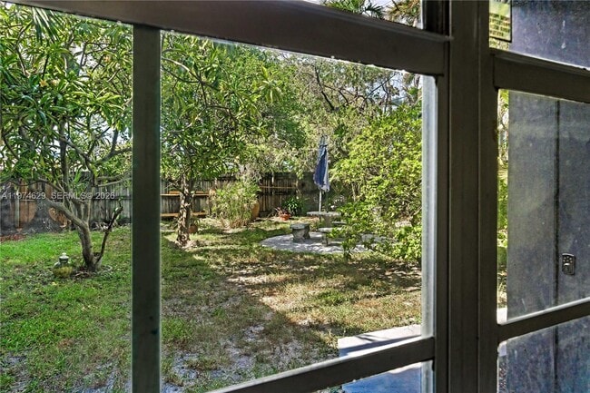 Building Photo - 400 SE 31st St