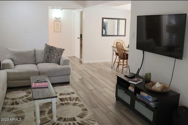 Foto del edificio - 9340 N 92nd St