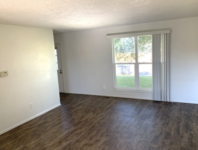 Building Photo - 122 Crawford Cir