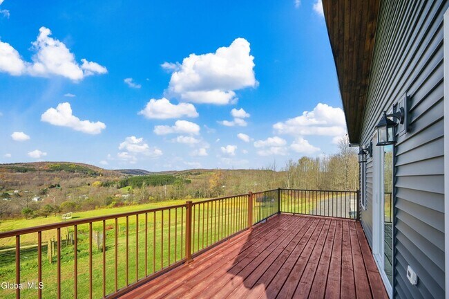 Foto del edificio - 217 Meade Rd