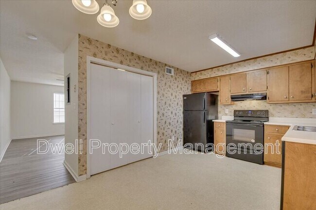 Foto del edificio - 124 Chalet N Blvd