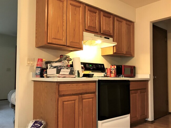 More Kitchen - 2843 Coolidge St