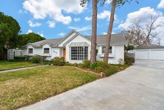 Building Photo - 8518 Braesview Ln