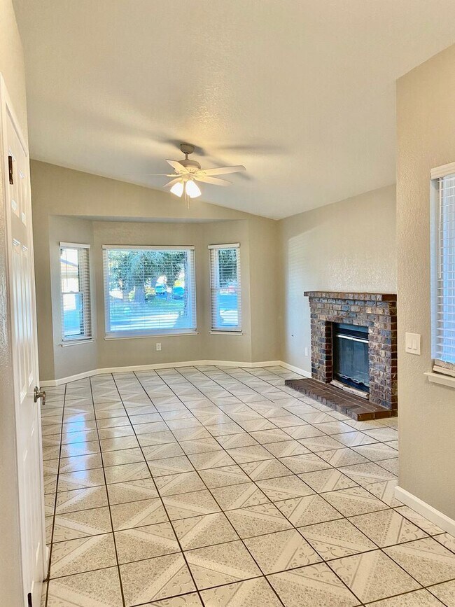 Foto del edificio - 3 br, 2 bath House - 1336 Van Buren Place