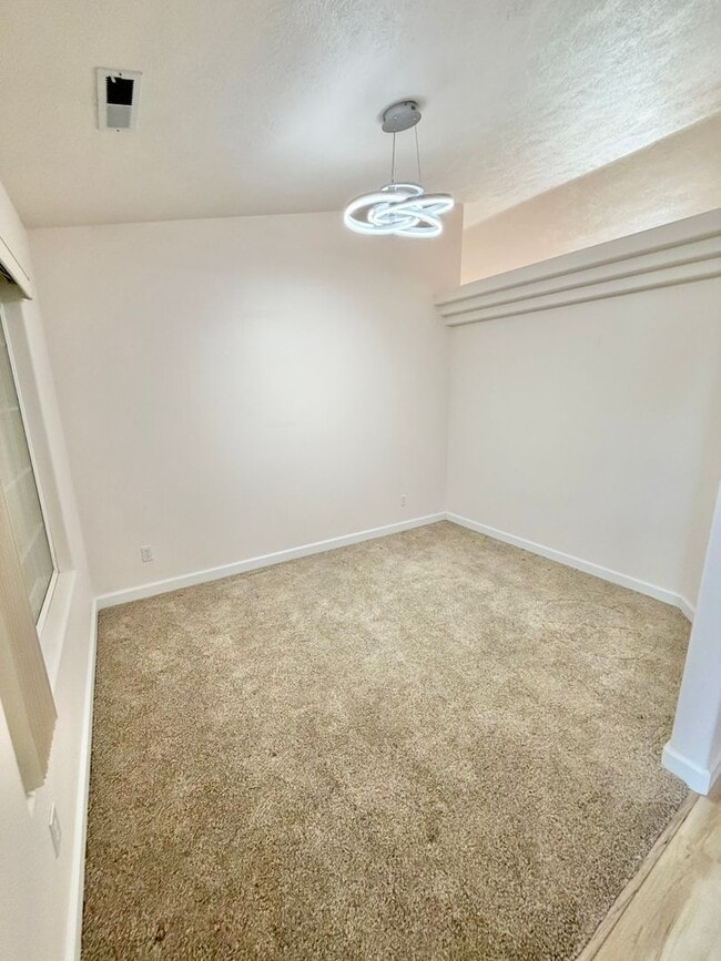 Building Photo - 498 N 300 W