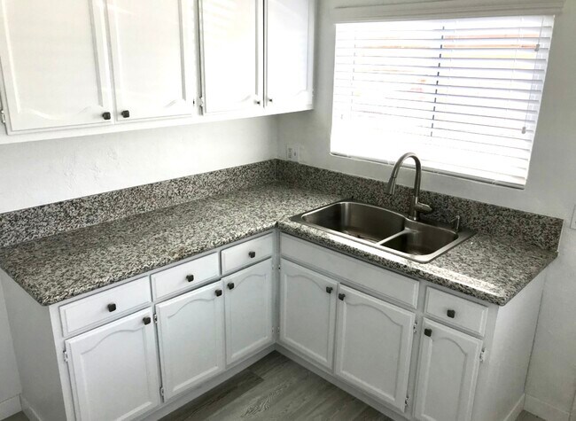 Kitchen - 1106 S McBride Ave