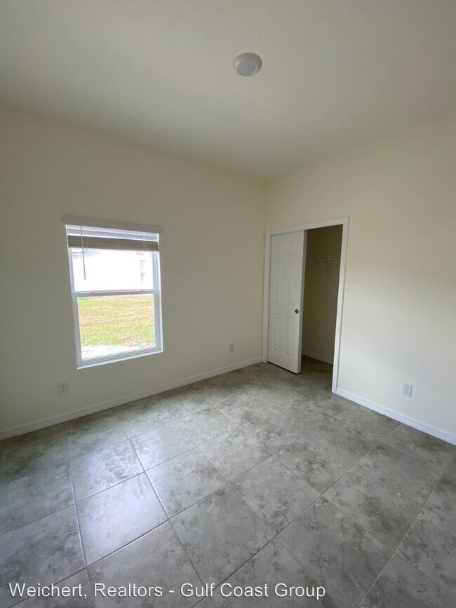 Building Photo - 26077-26079 Sandhill Blvd