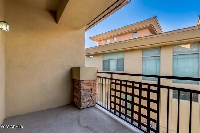 Foto del edificio - 14450 N Thompson Peak Pky