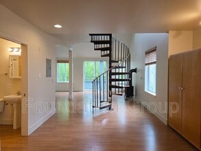 Building Photo - 4038 Stone Way N