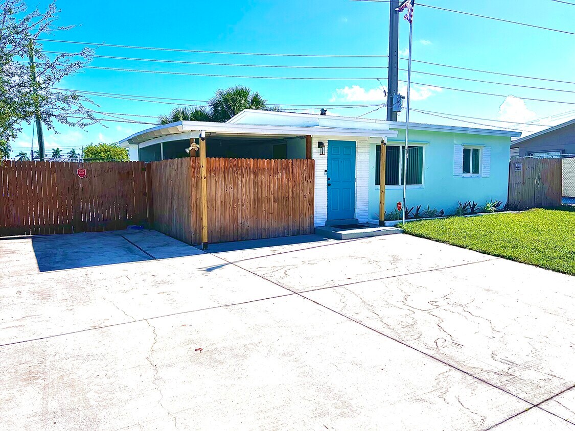 Foto principal - 2648 NE 16th Ave