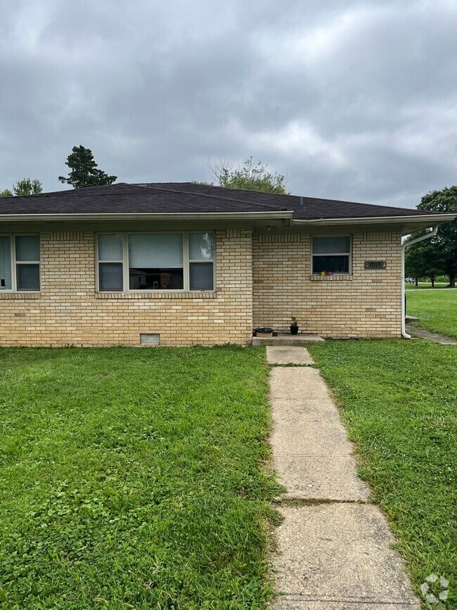 Building Photo - 7015-7017 Manor Dr N