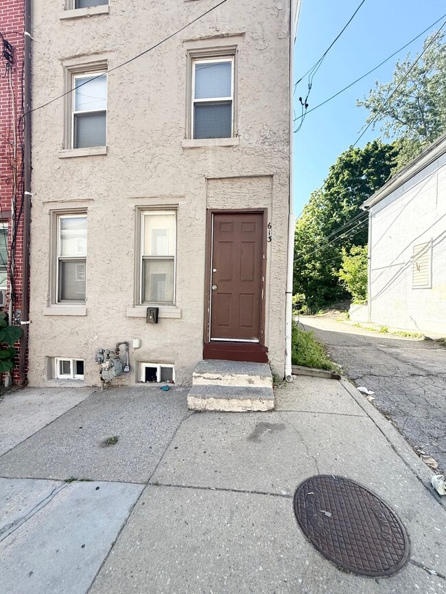 Building Photo - 3-Bedroom + Bonus Room | 1-Bath End-of-Row Townhome in Norristown – Available Now!