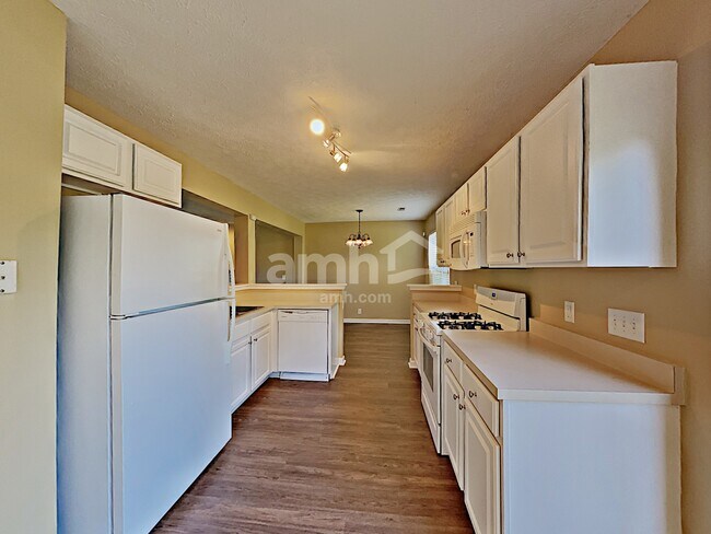 Foto del edificio - 2901 Summer Hollow Ct