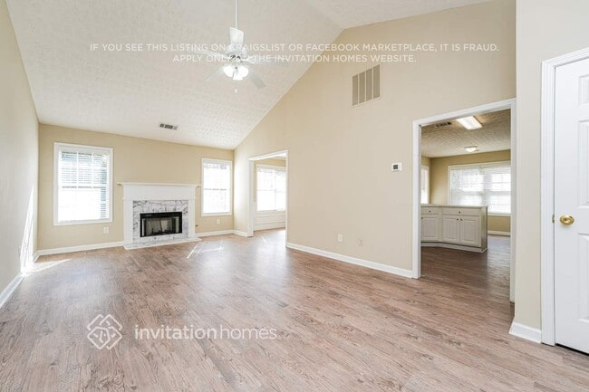 Foto del edificio - 975 James Ridge Dr