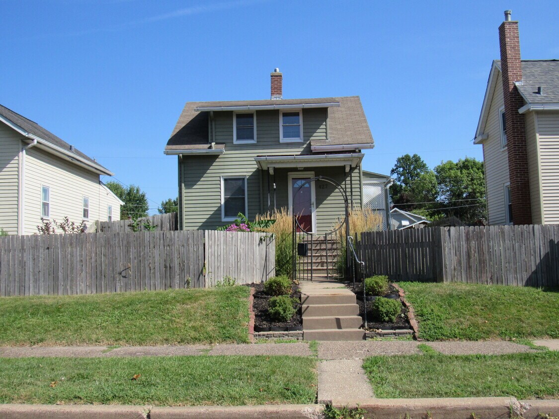 427 23rd Ave, Moline, IL 61265 House Rental in Moline, IL