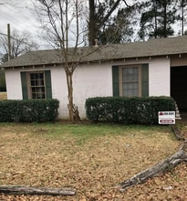 Building Photo - 3201 Sutton Dr