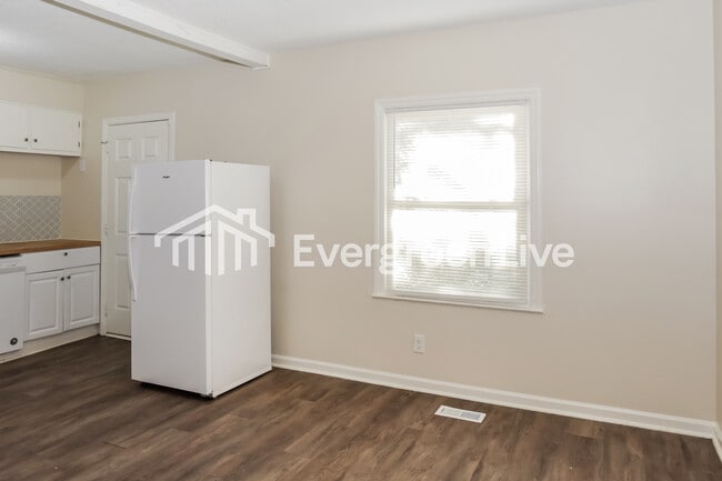 Building Photo - 1501 Tower St SE